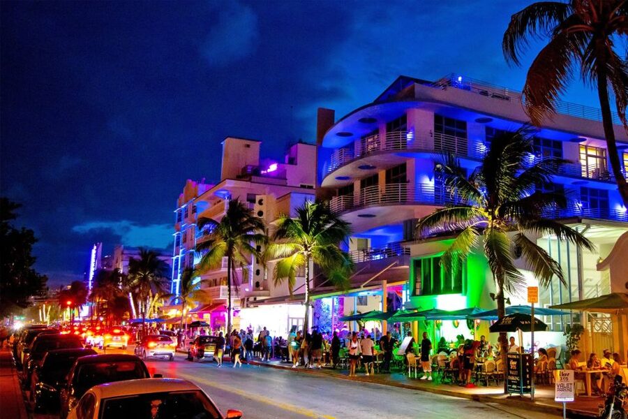 Miami: Open-top Bus Sightseeing Night Tour with Live Guide - Brickell Avenue and the Downtown-to-Highrise Transition