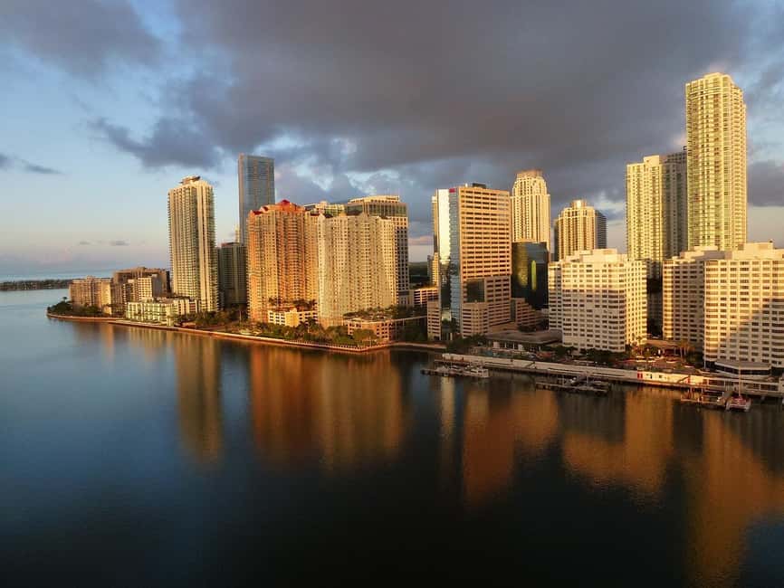 Miami Skyline Cruise of Millionaire Homes - South Beach Drop-Off, Then Back to Bayside on Your Own Schedule