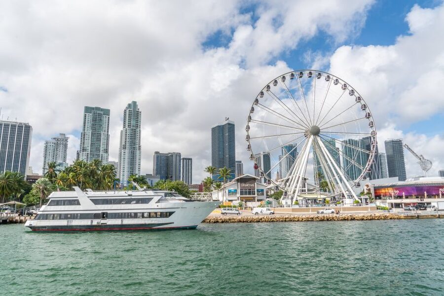 Miami: The Original Millionaire’s Row Cruise - Island Queen Cruises on a modern yacht: comfort you can feel