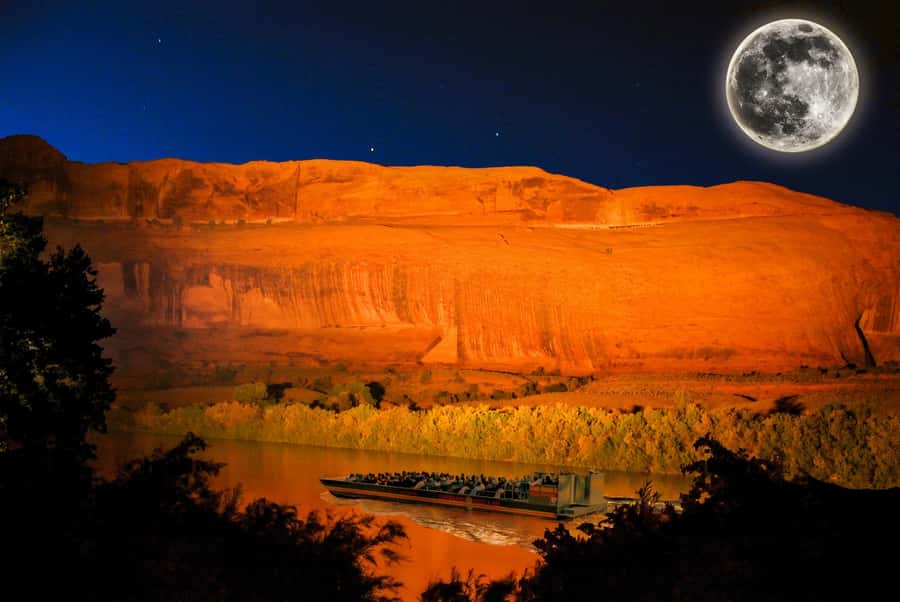 Moab: Colorado River Dinner Cruise with Music and Light Show - Cowboy Dutch-Oven Dinner: What You Get and How It Feels