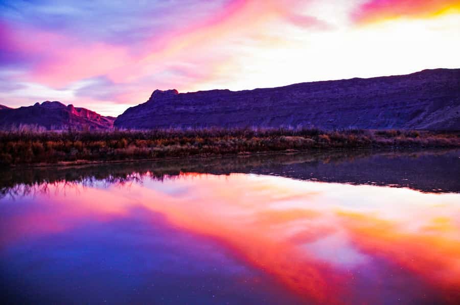 Moab: Colorado River Dinner Cruise with Music and Light Show - The Sound-and-Light Show on the Canyon Wall