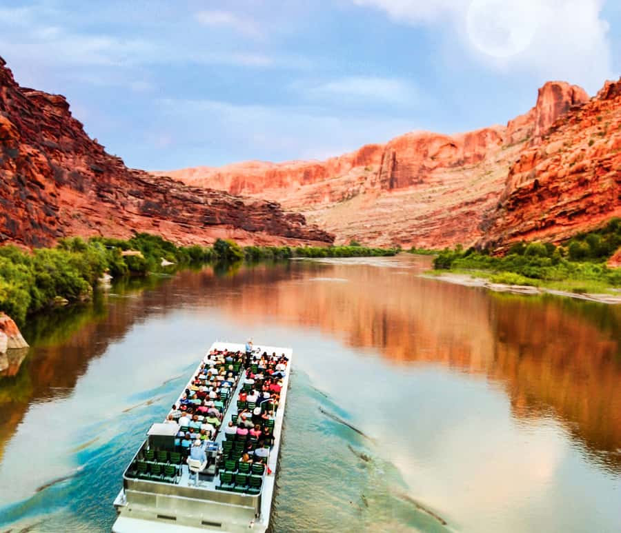 Moab: Colorado River Dinner Cruise with Music and Light Show - Faith, History, and the Storytelling Tone