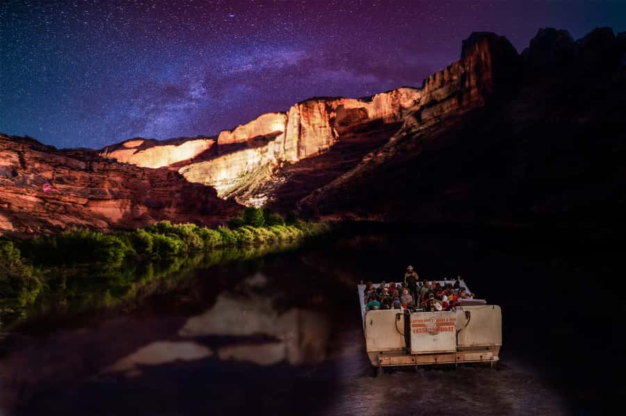 Moab: Colorado River Dinner Cruise with Music and Light Show - Where You Meet the Guide and Start by the River