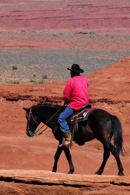Monument Valley: Horseback Adventure Tour - A Horse Ride With Navajo Traditions at the Center