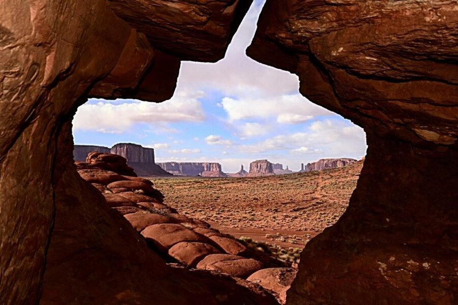 Monument Valley: Scenic 2.5-Hour Guided Tour - Starting at The View Hotel, then straight into the backcountry