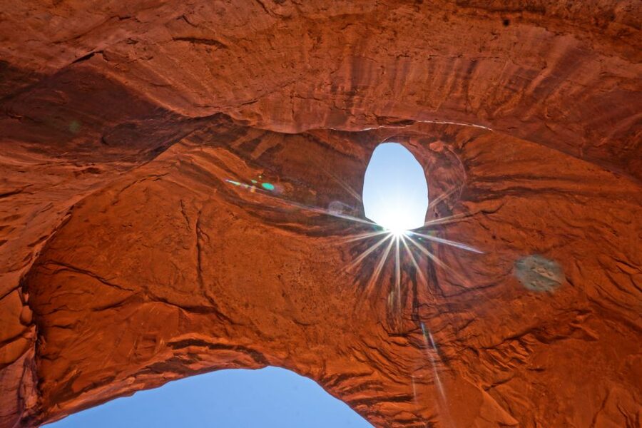 Monument Valley: Scenic 2.5-Hour Guided Tour - Optional hogan visit: beyond photos, you get the meaning of design