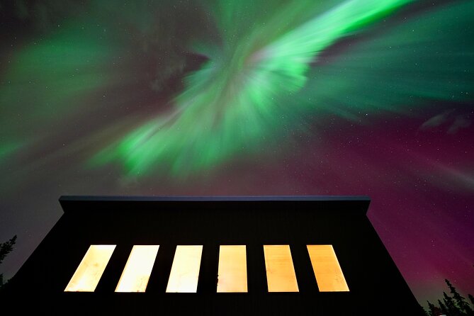 Mountaintop 360° Best Alaskan Cabin with Photography @Aurora Camp - The Guide and the Live Aurora Camera: Watching the Sky Like Pros
