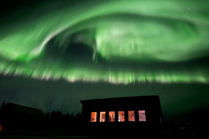 Mountaintop 360° Best Alaskan Cabin with Photography @Aurora Camp - The Mountaintop Cabin Experience: Warmth, Room to Breathe, and Good Sightlines