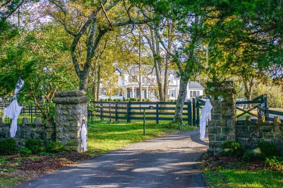 Nashville: Homes of the Stars Narrated Bus Tour - Celebrity Homes You Might Spot, From Taylor Swift to Kid Rock