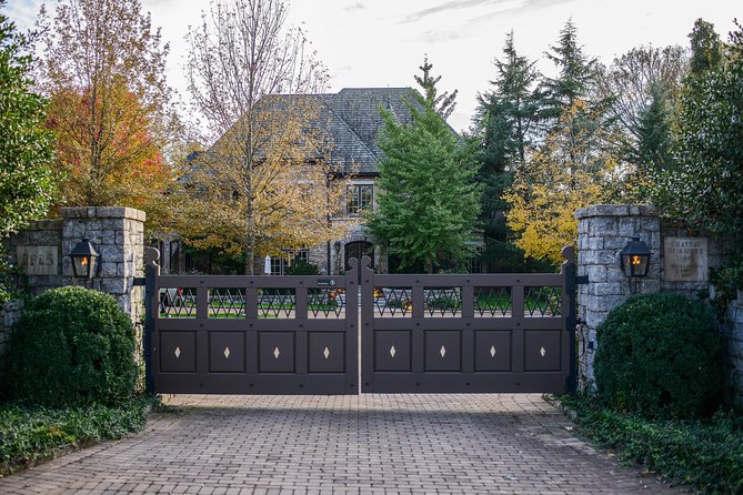 Nashville "Homes Of The Stars" Narrated Bus Tour with 30+ Celebrity Homes - Comfort and Timing: A Small Group, A Two-Hour Realistic Plan