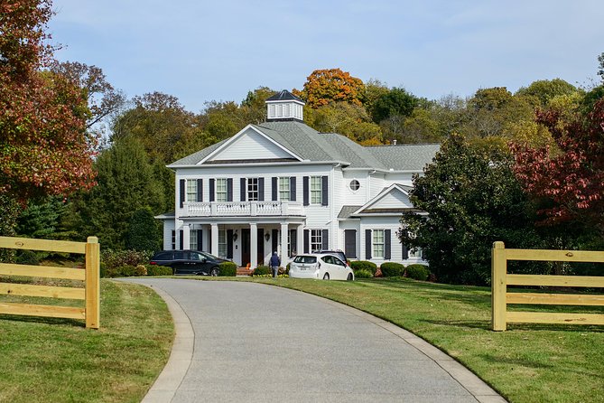 Nashville "Homes Of The Stars" Narrated Bus Tour with 30+ Celebrity Homes - Who This Tour Fits Best, and Who Might Want Another Option
