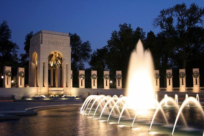 National Mall Night Tour with 10+ Monuments (Public or Private) - Getting oriented on the Mall: Capitol to White House