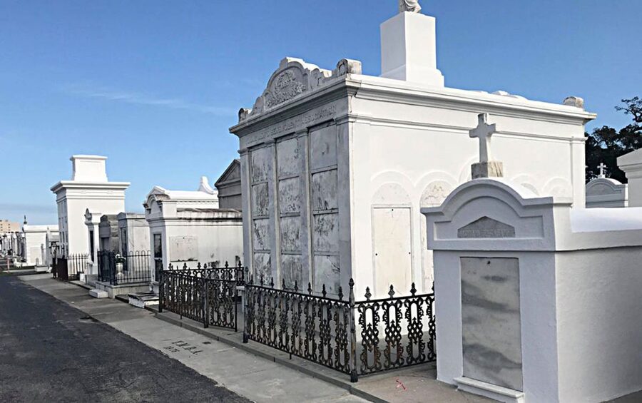 New Orleans: 2-Hour 15-Minute City and Cemetery Tour by Bus - City Park and Cafe Du Monde, a break that earns its time