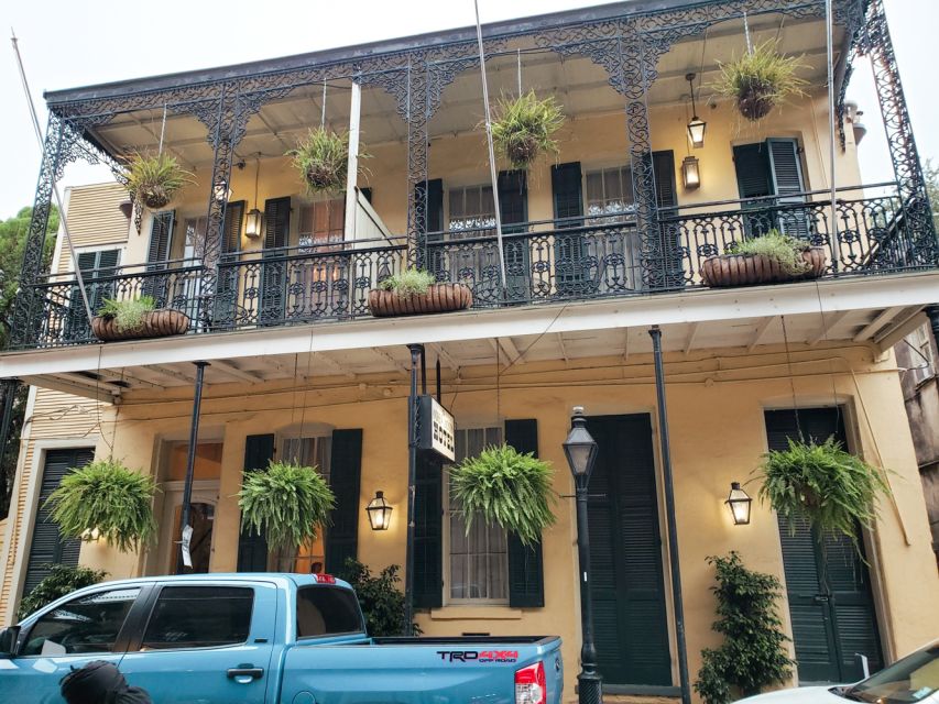 New Orleans: 2-Hour Ghosts & Vampires Walking Tour - Drinks, laughs, and the occasional bar stop