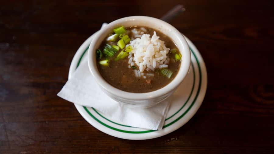 New Orleans: Beloved Bites & Famous Dishes Food Tour - Pacing and weather: what to do with the walking time