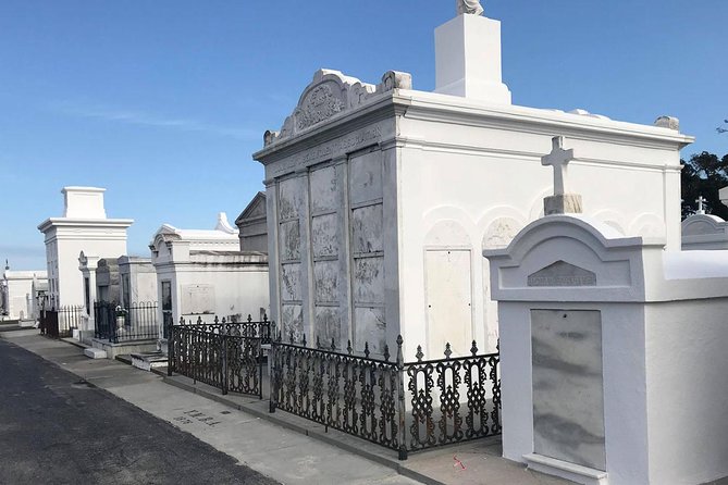 New Orleans City and Cemetery 2-Hour Bus Tour - St. Louis Cemetery No. 3 Walk: Above-Ground Burial and Stories That Stick