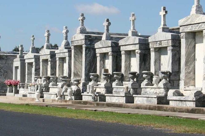 New Orleans City Tour: French Quarter, Garden District & Cemetery - Guides, Driver Service, and Why Names Like Gary Kuhn Keep Coming Up