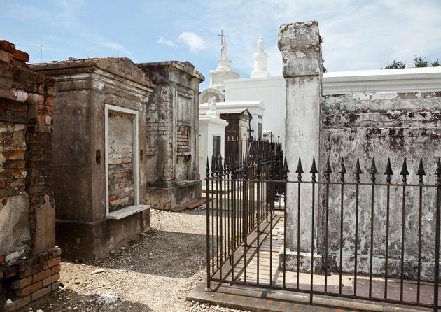 New Orleans: Dead of Night Ghosts and Cemetery Bus Tour - Key Highlights You Will Actually Feel