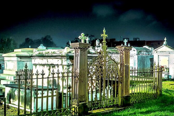 New Orleans: Dead of Night Ghosts and Cemetery Bus Tour - The Ride to Haunted Streets: Stories That Turn Corners Into Clues