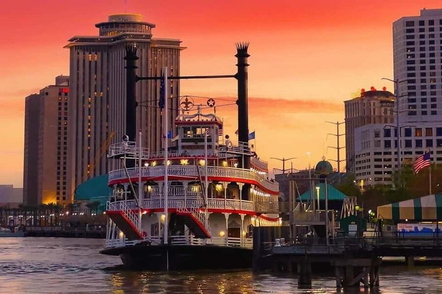 New Orleans: Evening Steamboat Jazz Cruise + Optional Dinner - The 6pm boarding rhythm that makes the cruise feel longer