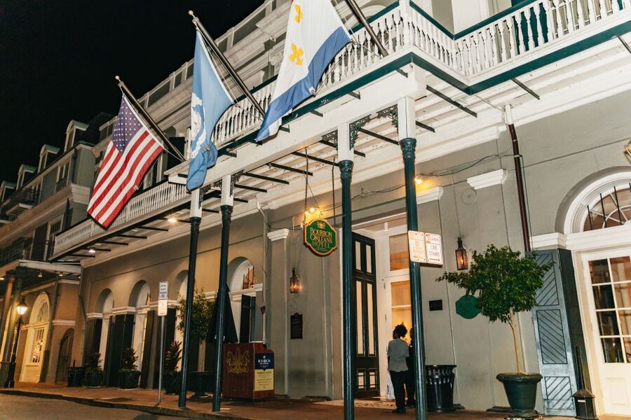 New Orleans: French Quarter Ghost Tour with Interior Visit - Pirates Alley: Closing the loop with more legend per step