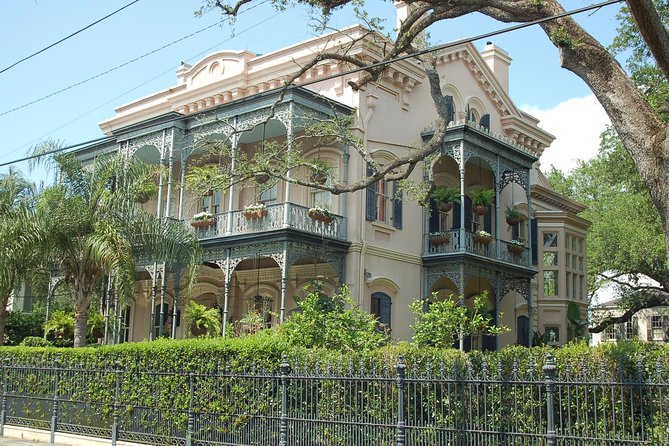 New Orleans: Garden District Tour - The Garden District Book Shop break, 15 minutes to reset