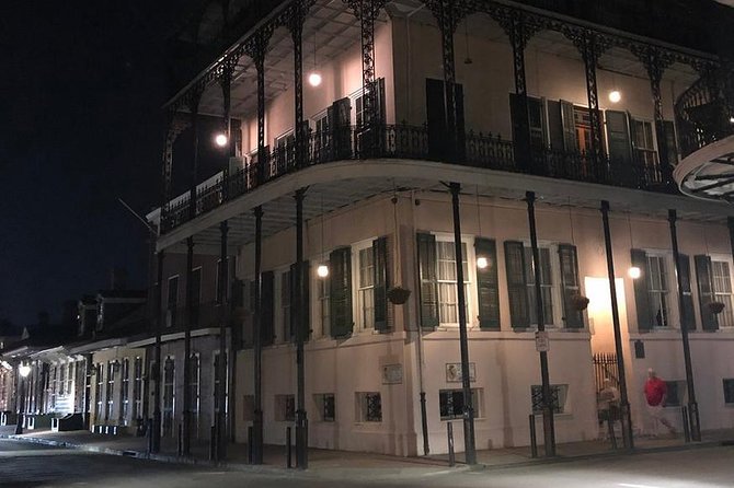 New Orleans Ghost, Vampire, Witch, Voodoo, and Mystery Tour - Stop 4: Finnegan’s Easy and the 2-for-1 hurricane moment