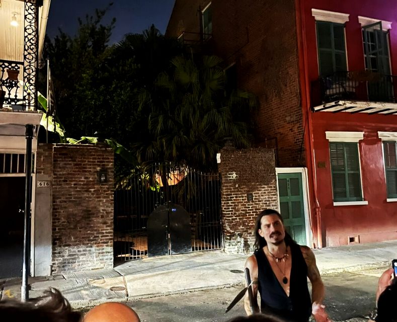 New Orleans Haunted Ghost, Voodoo & Vampire Walking Tour - The mid-tour break, pacing, and what to bring