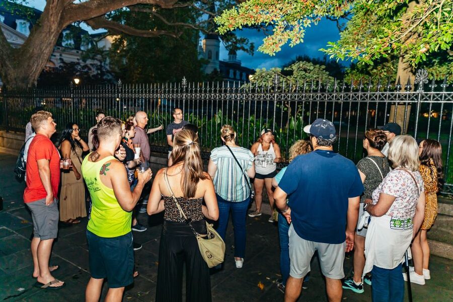 New Orleans: Haunted Pub Crawl - Pirates Alley Walk (10 Minutes) When the City Feels Narrower
