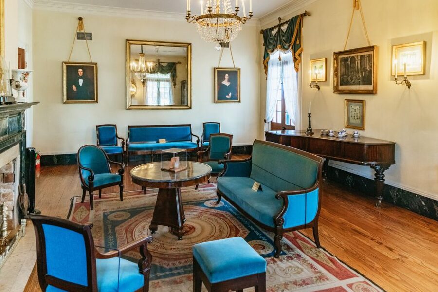 New Orleans: Oak Alley Plantation & Airboat Swamp Combo Tour - Oak Alley Plantation: the guided house tour that sets context