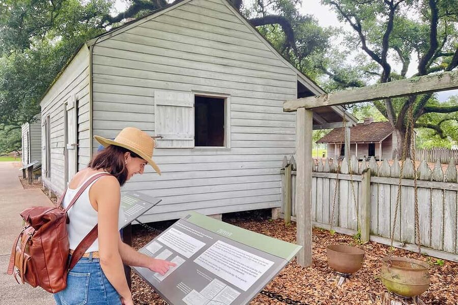 New Orleans: Swamp Boat Ride & Oak Alley Plantation Tour - The Big House tour, the group size factor, and the stairs reality