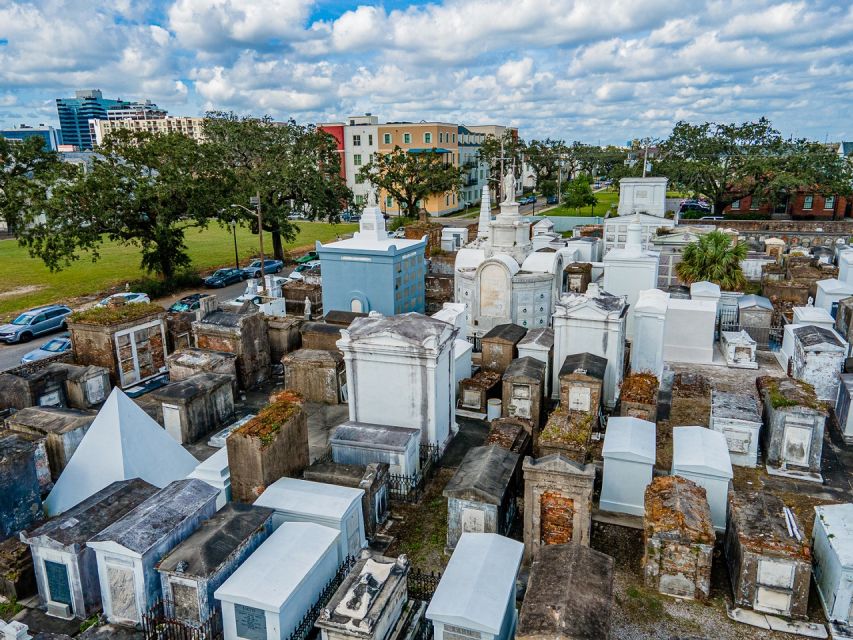 New Orleans: Walking Tour Inside St. Louis Cemetery No. 1 - The guide experience is a big part of the value