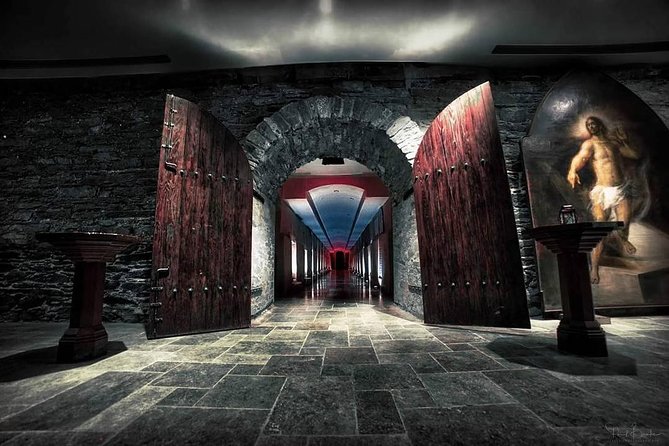 New York Catacombs by Candlelight - Why St. Patrick’s Old Cathedral is the real deal