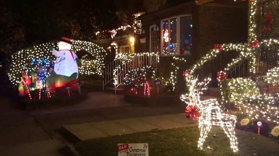New York City: Dyker Heights Christmas Lights Tour - Battery Tunnel to Brooklyn, plus the Brooklyn walk that sets the stage
