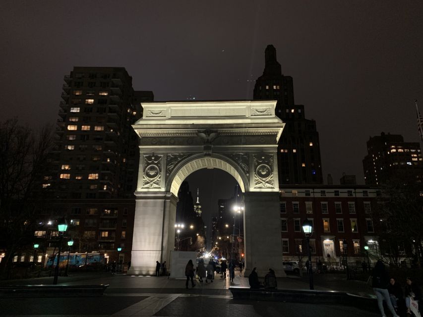 New York City: Gangsters and Ghosts 2-Hour Walking Tour - The guides: what makes the stories work on the ground