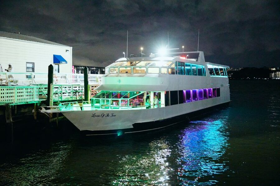 New York City: Gourmet Dinner Cruise with Live Music - Drinks and Value: How the $145 Makes Sense