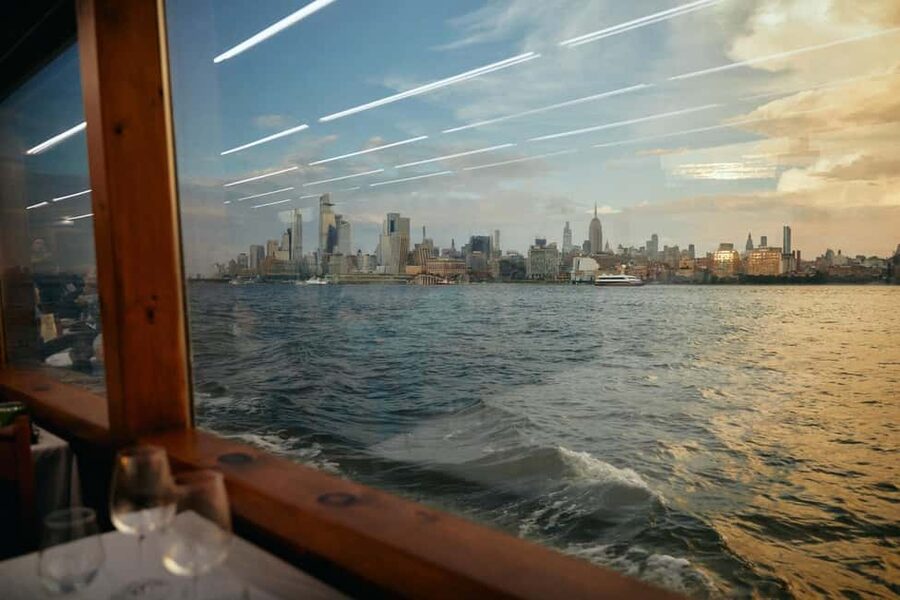 New York City: Gourmet Dinner Cruise with Live Music - Who This Cruise Fits Best