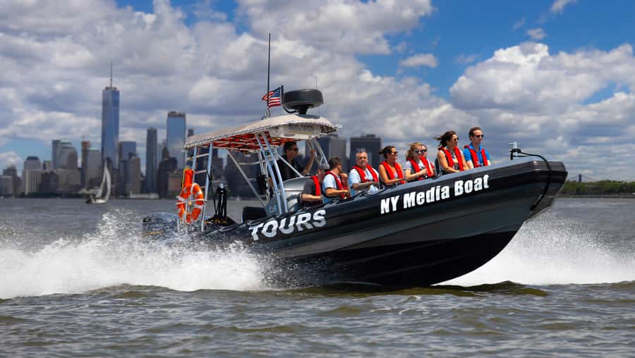 New York City: Harbor Speedboat Tour - Hudson River run from downtown to midtown, skyline shots at full speed