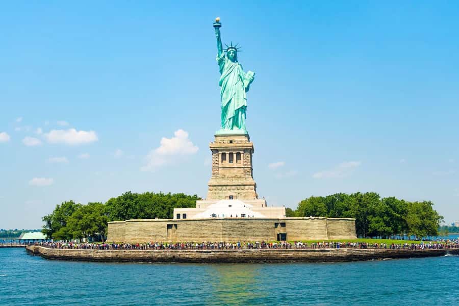 New York City: Statue of Liberty & Ellis Island Guided Tour - Photo stop reality: you’ll get your Statue of Liberty pictures, but not unlimited time