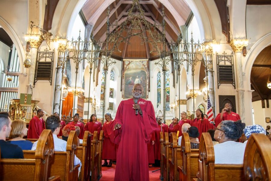 New York City: Sunday Harlem Gospel Guided Tour - Meeting on 8th Avenue, then heading straight into Harlem mode