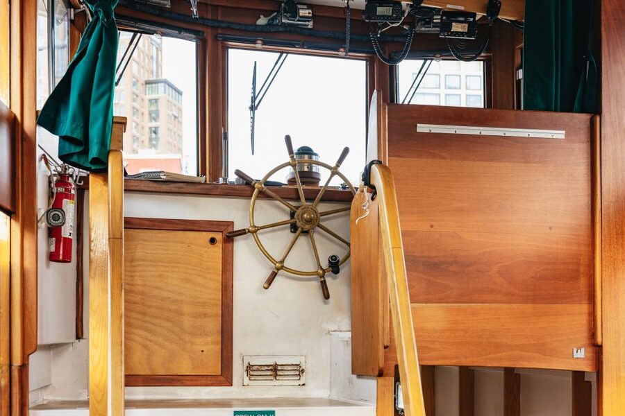 New York City: Sunset Yacht Cruise - Deck Strategy: Staying Comfortable While You Chase the Best Views