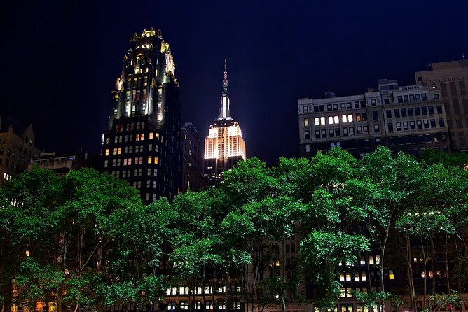 New York Night Tour: Open Top Bus Tour by TopView® - Crossing Toward Brooklyn: The Brooklyn Bridge Night View Above the Crowd
