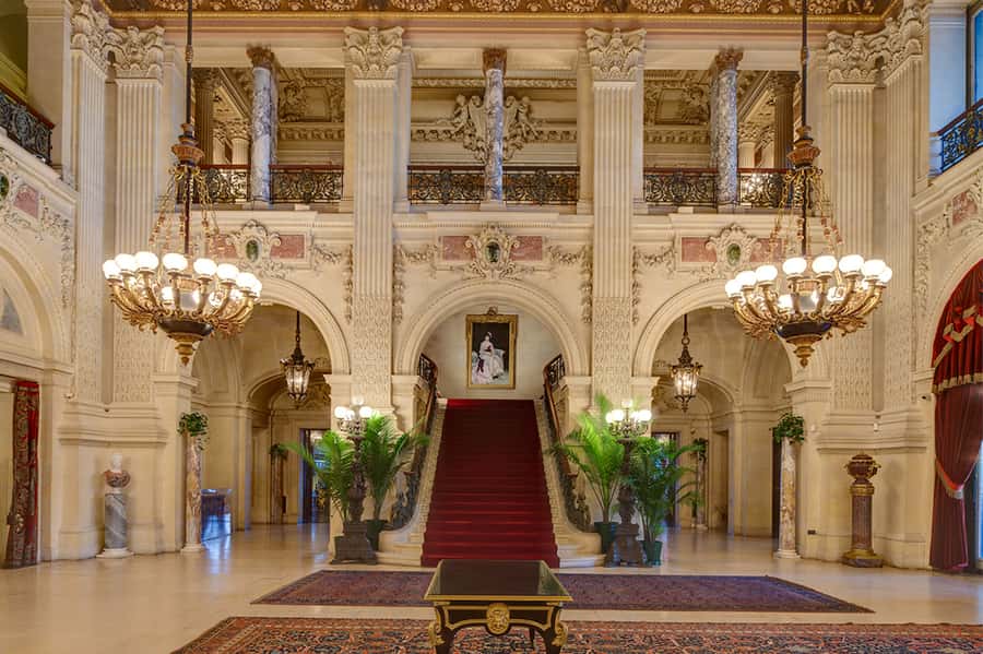 Newport: Newport Mansions Ticket - 1 or 2 Mansions - Getting your ticket and starting at The Breakers Welcome Center