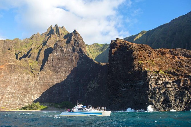 Ni'ihau and Na Pali Coast Snorkel Boat Tour - Snorkeling at Lehua Crater: clear water, serious marine life