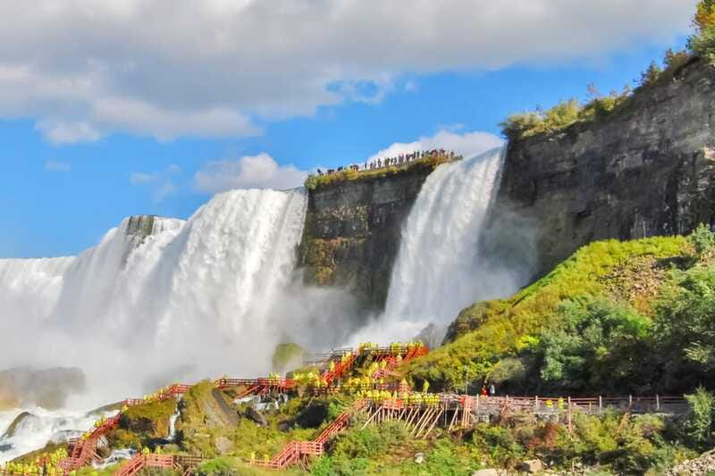 Niagara Falls: Canadian and American Deluxe Day Tour - Guides turn the day from sightseeing into stories