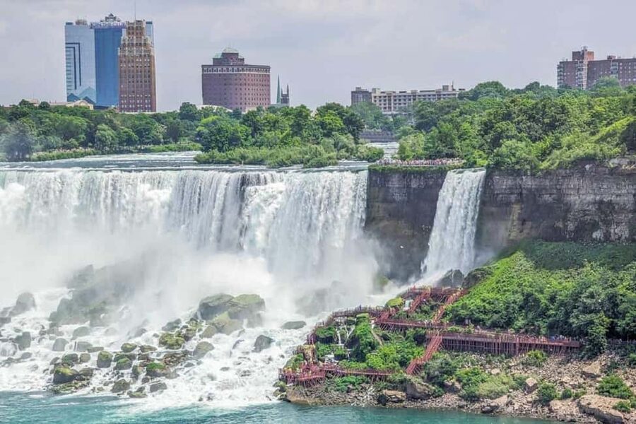 Niagara Falls, Corning, Finger Lakes 2 Day Tour from NYC - Day 2 winter itinerary: Old Fort Niagara plus the seasonal shift