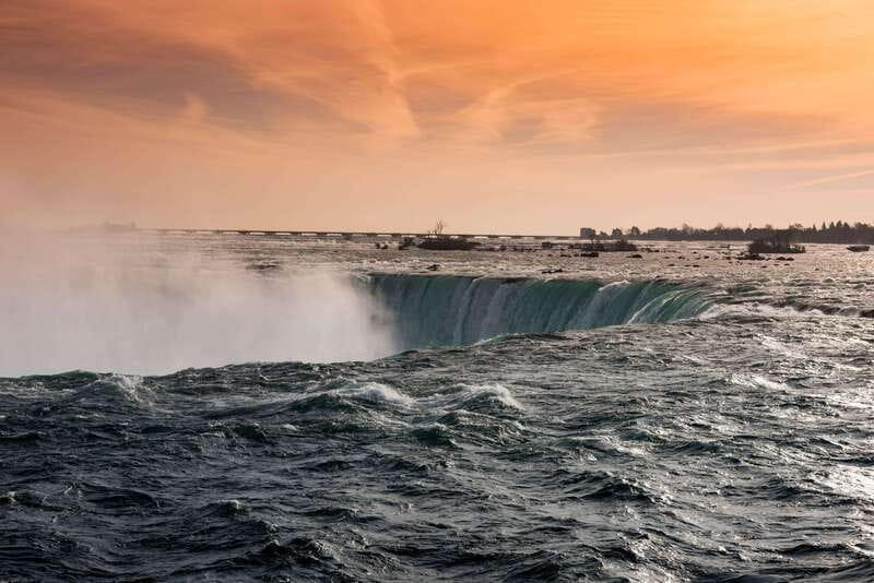 Niagara Falls Day Tour with Boat Ride & Journey Behind Falls - What the guides are really doing (and why you feel it)