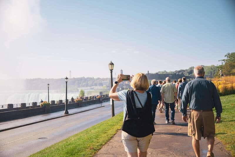 Niagara Falls: Guided Tour with Behind the Falls & Boat Ride - Where you start at Murray Hill and why the pacing feels smart