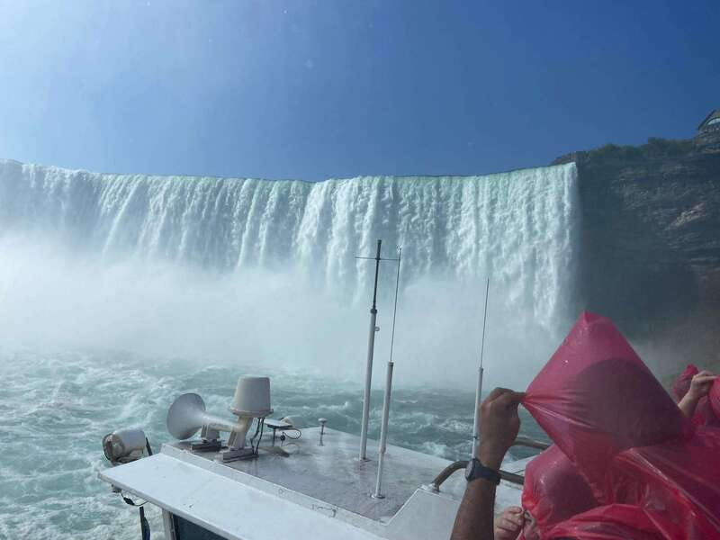 Niagara Falls: Guided Tour with Behind the Falls & Boat Ride - Photo time on the Canadian side: Horseshoe and Bridal Veil angles