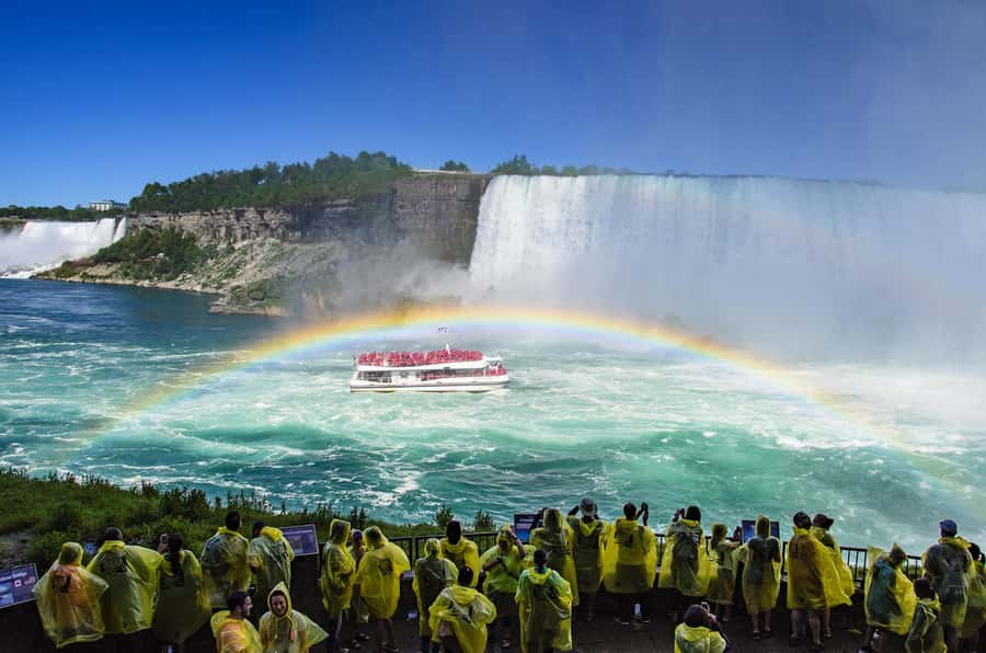 Niagara Falls, USA: All Inclusive Maid Of Mist Boat Tour - The mid-tour food break, and what’s actually included